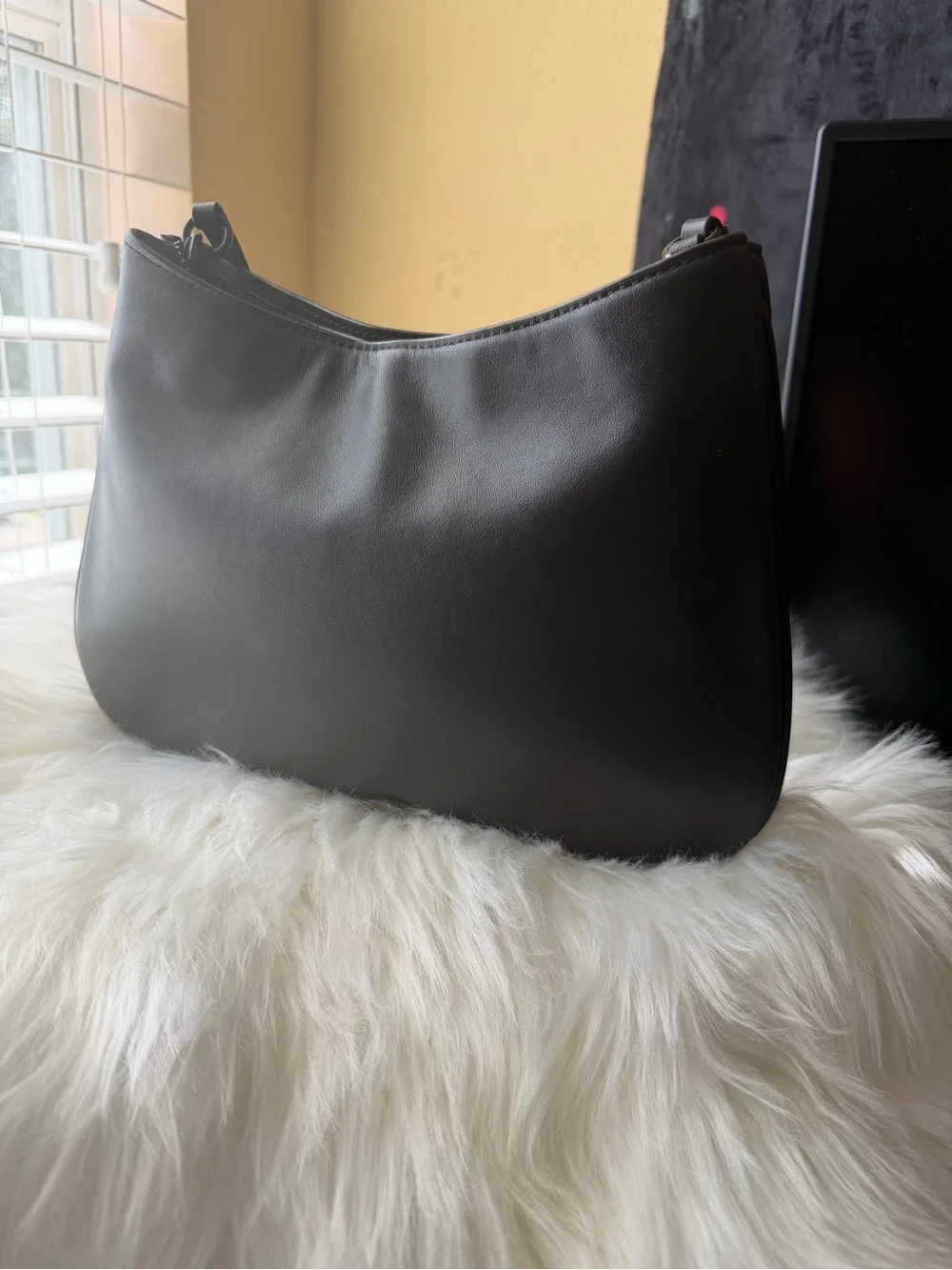 COACH Penelope Black Leather Shoulder Bag - Sleek Everyday Hobo Style CP101